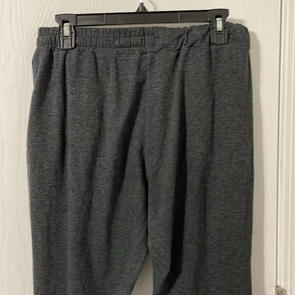 Vuori Performance Buttery Soft Gray Elastic Waist Drawstring Joggers Size Medium - Picture 7 of 7